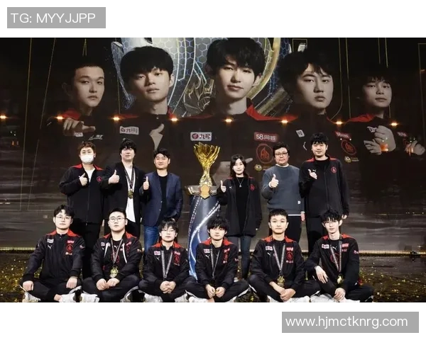 FPX在世界冠军杯中的技术表现分析与点评探讨实时新闻